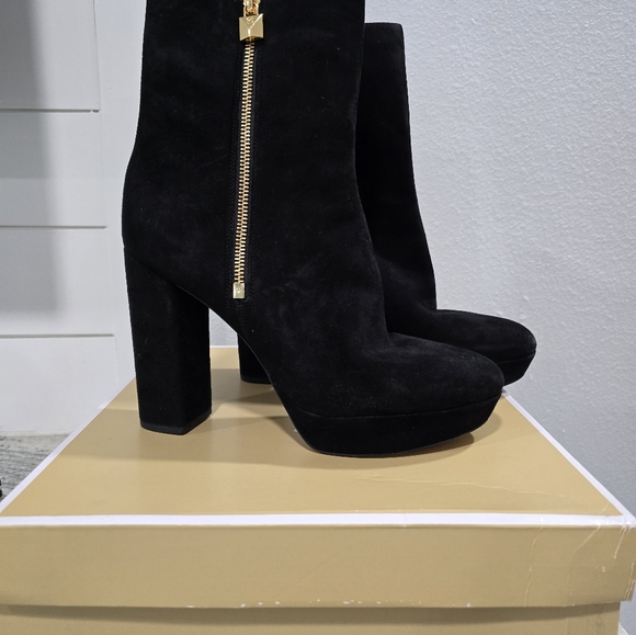 Glam Black Platform Heeled Booties with Gold Zipper - Picture 8 of 8